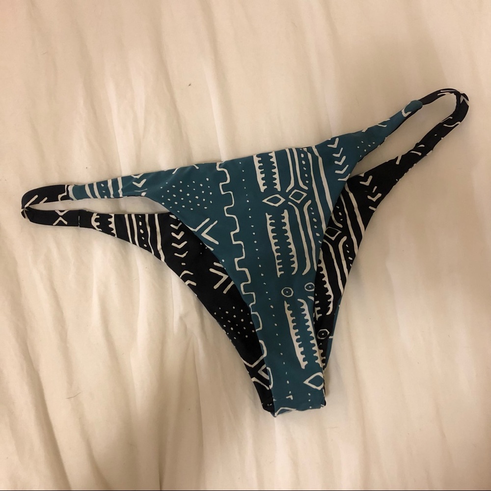 Reversible thong/cheeky roxy bikini bottom